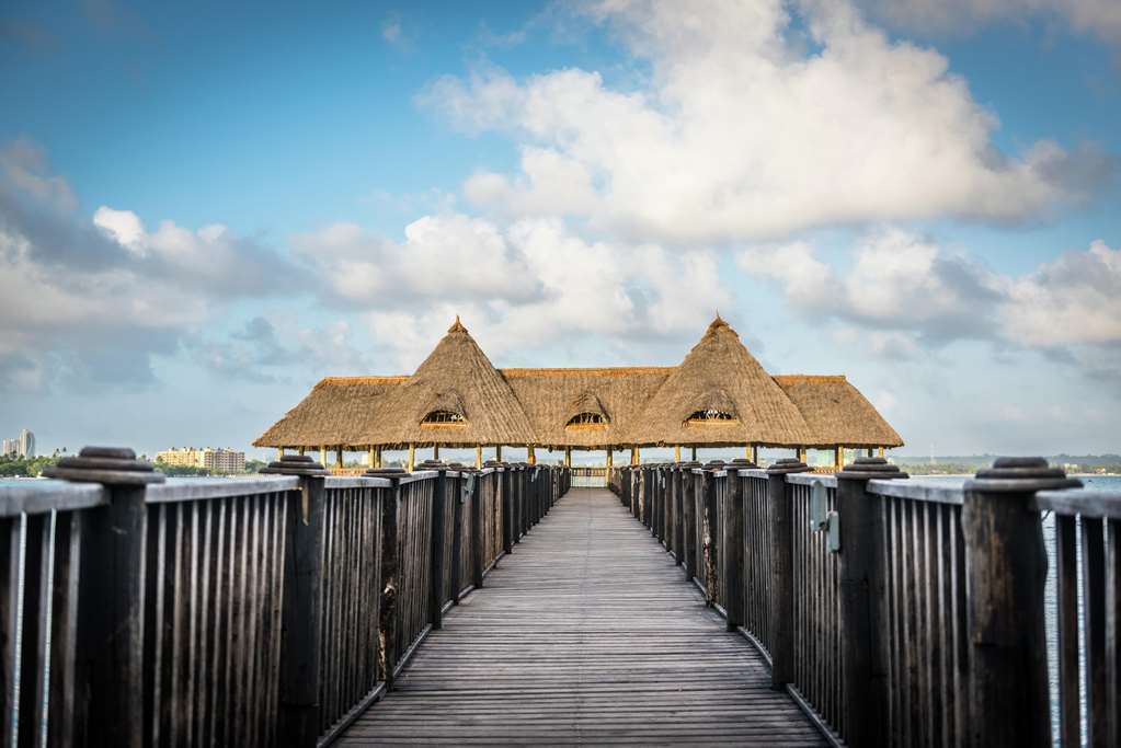 Delta Hotels By Marriott Dar Es Salaam Exterior photo